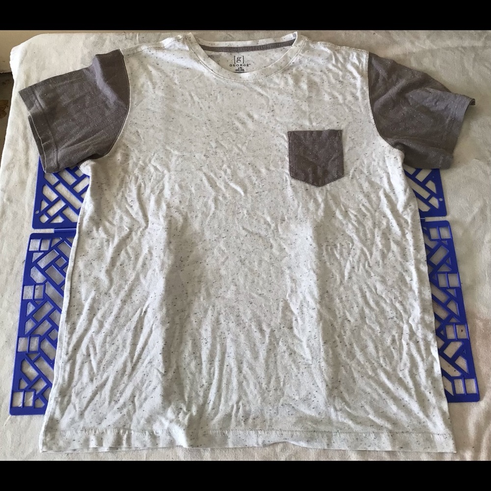 🌈 🌈George White Tee with gray sleeves